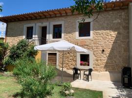 Casa Lina, hotel with parking in Barcina del Barco