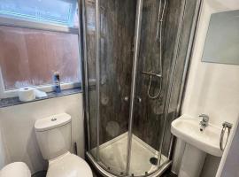 Modern comfortable quiet self contained apartments, hotel in Brackley