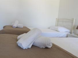Christos Family Apartments Δ, Hotel in Agios Rokkos
