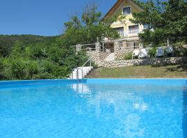 Villa Sümeg, cottage in Sümeg