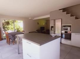 15mn grenoble-30mn vercors wifi gratuit-6personnes vue vercors, hotel a Fontanil-Cornillon