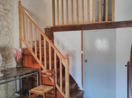 gîte 4 chambres à Cognac, hotel v destinaci Cognac