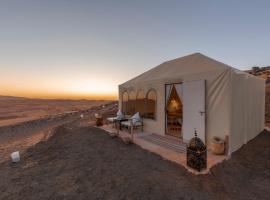 메르주가에 위치한 주차 가능한 호텔 Soleil Camp & Camel Trekking