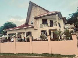 Joyous AP Guest House, hotel v destinaci Aburi