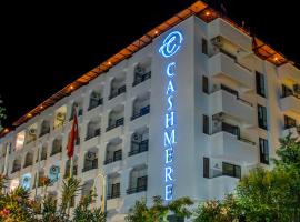Cashmere Hotel，位于库萨达斯的带停车场的酒店