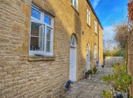 Cotswold Chapel, sleeps up to 5 in kingsize beds, апартамент в Чипинг Нортън