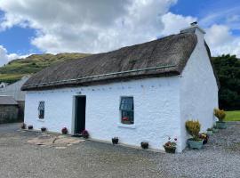 Anne’s Thatched Cottage, хотел в Kilcar