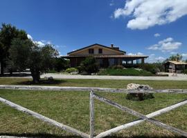 Villa con piscina vicino a Matera, хотел в Miglionico