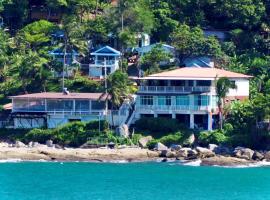 Naiharn On The Rock Resort Phuket โรงแรมในหาดในหาน