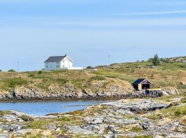 3 Bedroom Amazing Home In Smla, hotel en Smøla