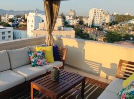 Rainbow 7th floor penthouse apartment, holiday rental in Engomi