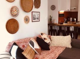 CASA DAHLIA - Charmant appartement équipé avec grande terrasse, departamento en Marseillan