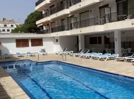 Sunny apartment with pool
