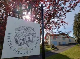 Entre Pierre et Vigne - Charming former Winery Farmhouse with Hot Tub, hotel em Monestier