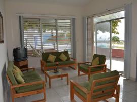 Casa frente al mar - Internet - SmartTV - Netflix - DirectTV, hotel in Tonsupa