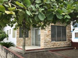 Casa Playa Tonsupa Tu paraíso frente al mar Internet Alta Velocidad Smart TV Netflix, מלון בטונסופה