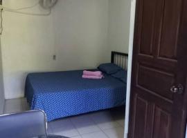 Habitación con baño, alquiler vacacional en Cariari