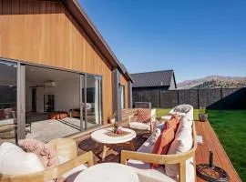 Wooing Retreat - Cromwell Holiday Home