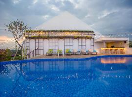 RV Hotel Kutus Kutus Gianyar Bali, ξενοδοχείο με πισίνα σε Blahbatu