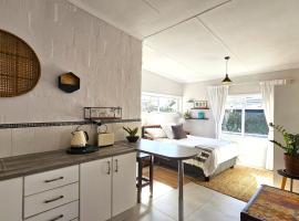 Parsons Hill Apartment, hotel near Nelson Mandela Bay Stadium, Glendinningvale