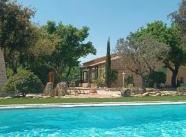 Mas Val-Chênaie Gordes, hotel amb aparcament a Gordes