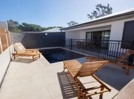 Villa Cap Noir piscine chauffée avril à octobre