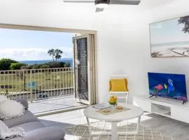 Stylish Unit Overlooking The Ocean