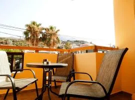 Dedalos n2 Mountain View apartment-30 metres from the beach