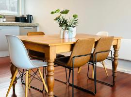 Petone - Central and Spacious, hotel in Lower Hutt