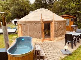 Yourte et son bain nordique, luxury tent in Fréchet-Aure
