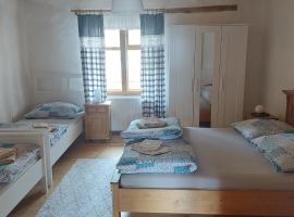 Apartmány U Tří Sluncí, landsted i Hroubovice