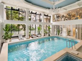 Queen's Court Hotel & Residence, hotel with jacuzzis in Budapest