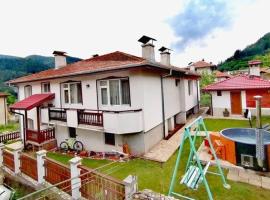 Guest House Meraklii: Smilyan şehrinde bir aile oteli