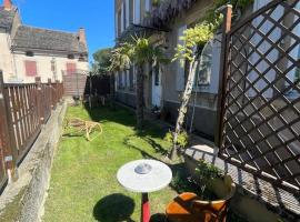 Maison de maître au cœur d'un village tarnais, hotel in Pampelonne