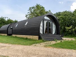 Glamping Pod One - Holly Tree Barns, holiday home in Halesworth