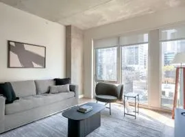 W Loop 1BR w Deck Pool Gym 3 blocks to L CHI-646