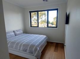 Maruve Guesthouse 12 min from Melb airport: Melbourne şehrinde bir konukevi