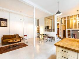 GuestReady - Midcentury Maisonette in the 10th, Strandhaus in Paris