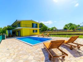 Holiday Home Mendula, Hotel in Primorski Dolac