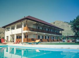 Pensiunea La nenea Iancu – hotel w mieście Greci