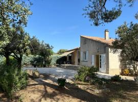 Les oliviers du pradon, holiday rental in Lagarde-Paréol