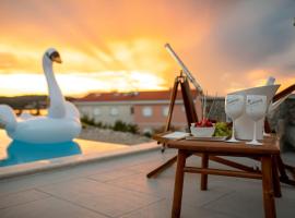 Luxury apartments with Pool, hotel a Klimno