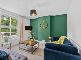 Pristine House - Sleeps 10 - Amazing Location