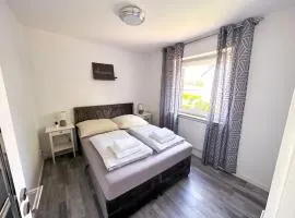 Stilvolles, frisch renoviertes 2Zi Apartment mit Küche und Balkon in Kliniknähe!