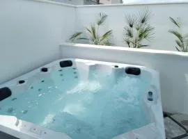 Olive Tree apartment with jacuzzi