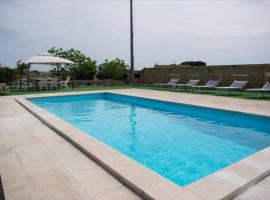 Villa Perilli - Luxury Stay con piscina privata, hotel en Diso