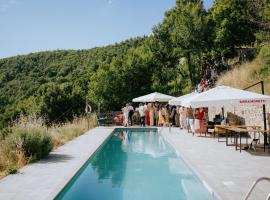 novanta nature retreat, hotel dengan kolam renang di Bibbiena