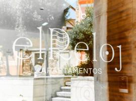 Apartamentos El Reloj, self catering accommodation in Luanco