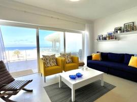 Deluxe 2 Bedroom Flat - BeachFront - Praia Del Rey, hotell i Amoreira
