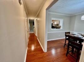 Ecstatic Town Home In Stone Mountain, hotell i Stone Mountain